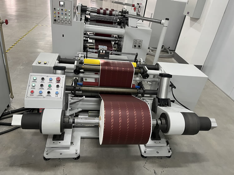 D-DFQ600型双摆臂分切机 D-DFQ600型双摆臂分切机